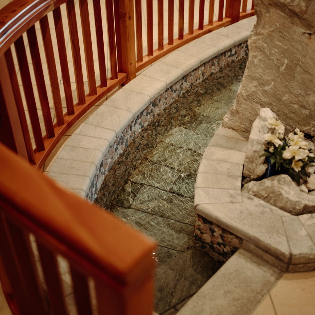 Kneippbecken im Wellnessbereich